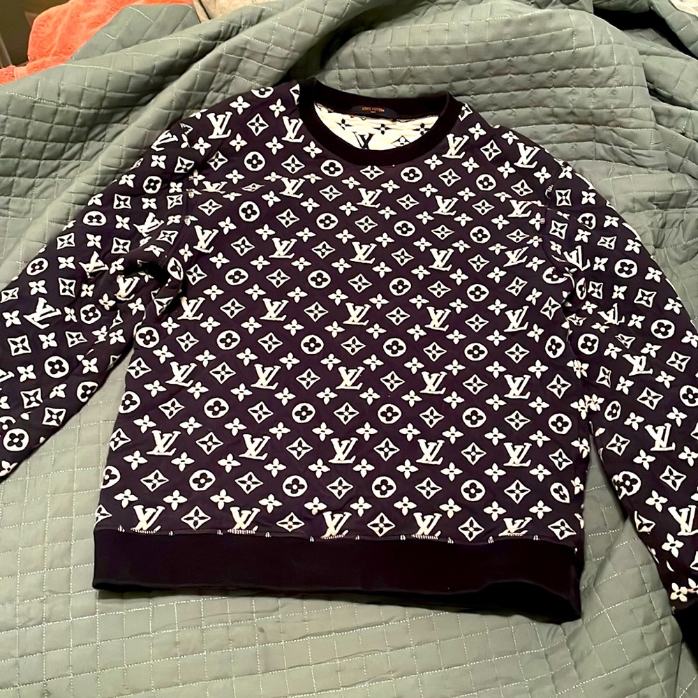 Mens dark blue and white Louis Vuitton sweat shirt